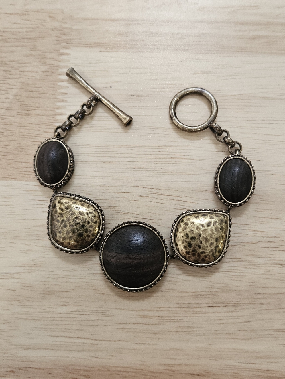 Vintage Lucky Brand Brown Wood Cabochon Link Bracelet Hammered Gold Tone Toggle